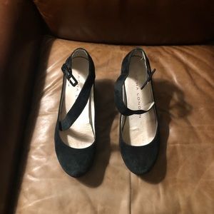 Sacha London sz 8 black suede